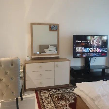 Heaven Escape Surrounded By Stunning Golf View High Floor -Netflix-Gym-Pool -Perfect Vacations Apartment Dubai Exterior photo